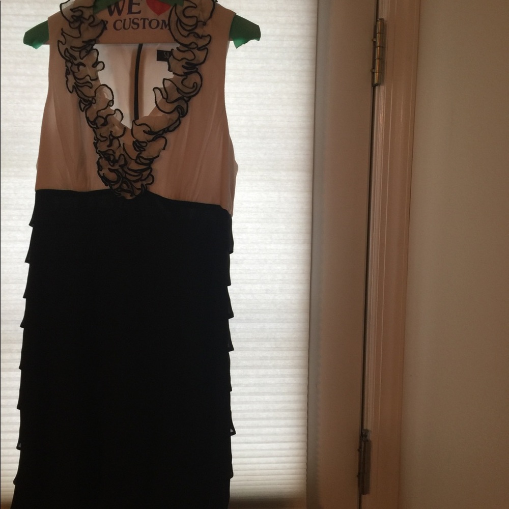 Dress - Picture 2 of 4